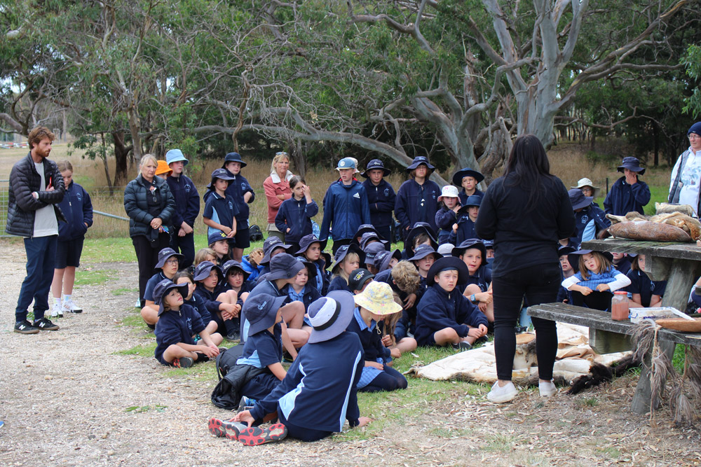 Students learning about indigenous traditions Wathaurong/Waddawurrung cultural excursion