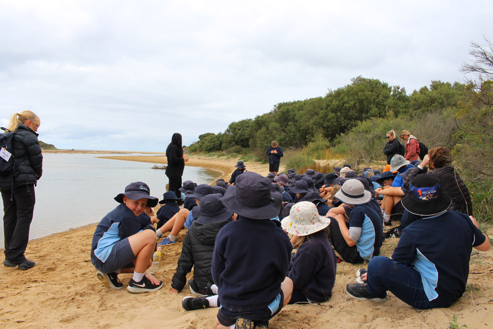 Students at Point Impossible estuary learning about indigenous culture during Wathaurong Waddawurrung cultural excursion